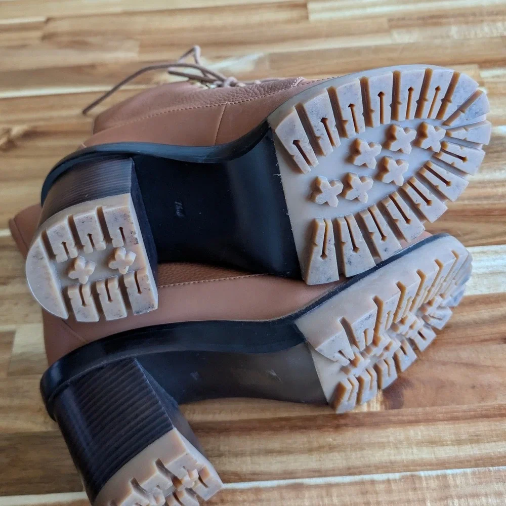 Tory Burch Miller Lug Sole Ankle Boots Brown Pebbled Leather Tan‎ Size 7.5
